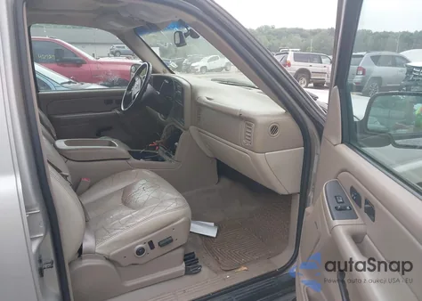 2004 Chevrolet Suburban 1500 Z71 из США, поврежденный, VIN 3GNFK16T94G176632